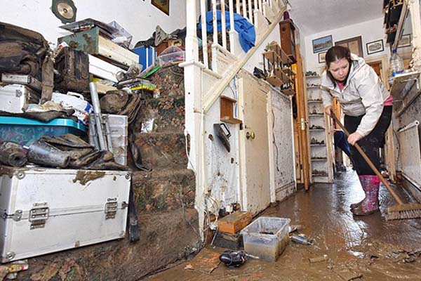Limpiar inundación en casa barcelona
